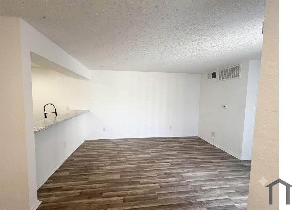 9813 Walnut Street - Photo 8