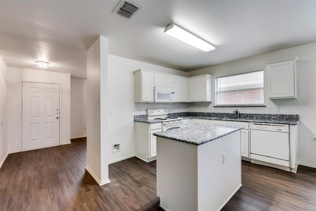 2946 Midbury Drive - Photo 10