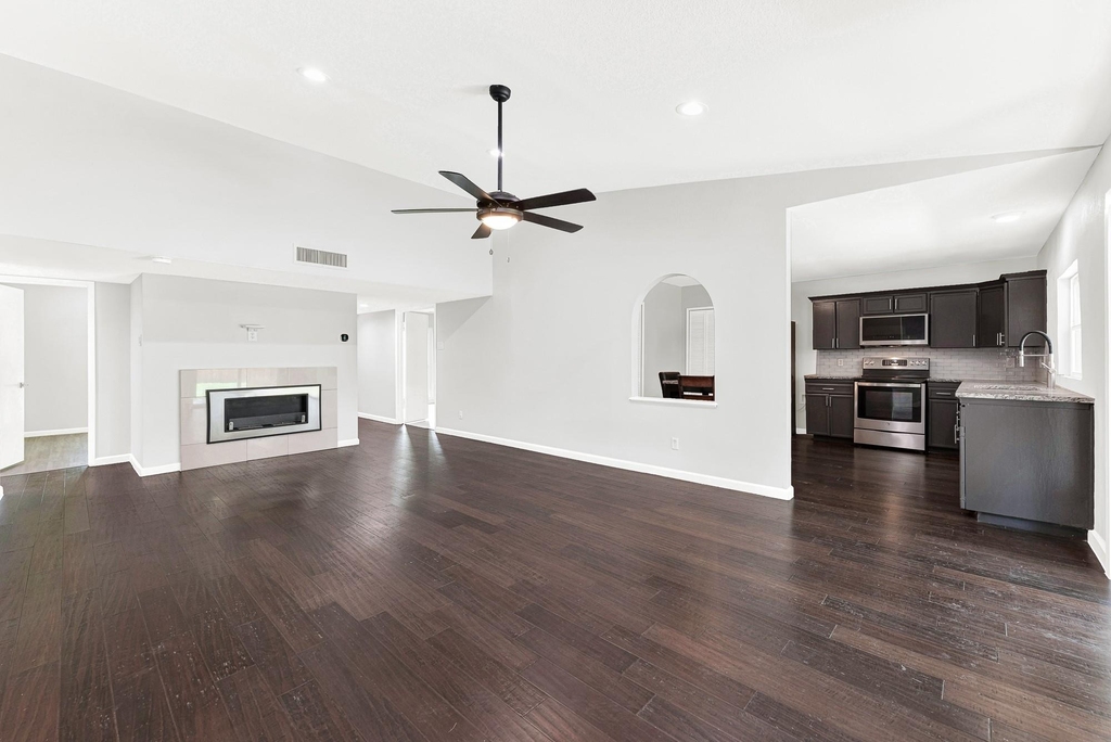 1906 Haymeadow - Photo 2