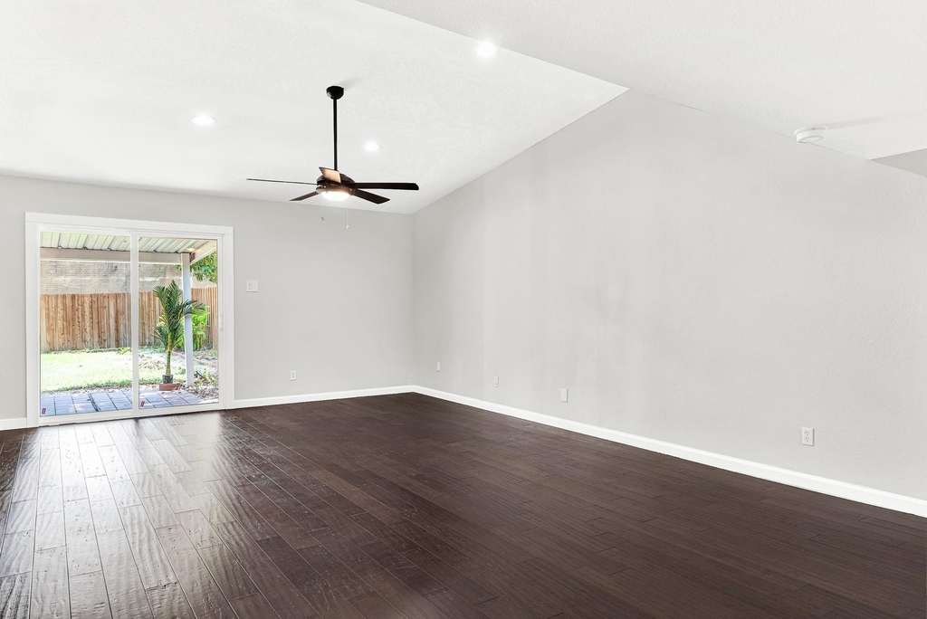 1906 Haymeadow - Photo 1