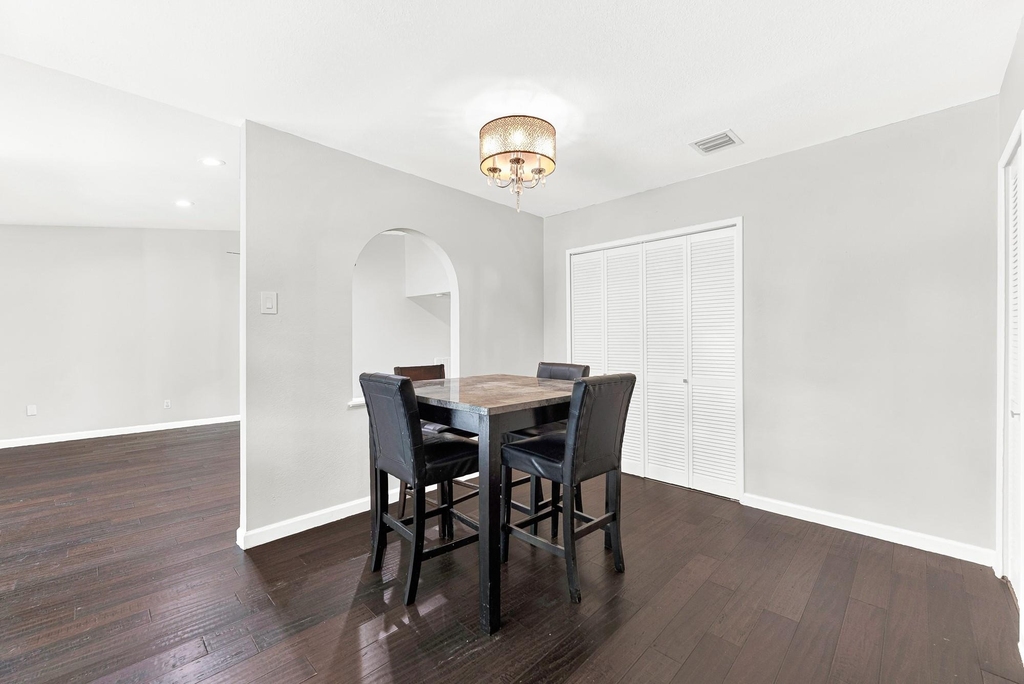 1906 Haymeadow - Photo 6