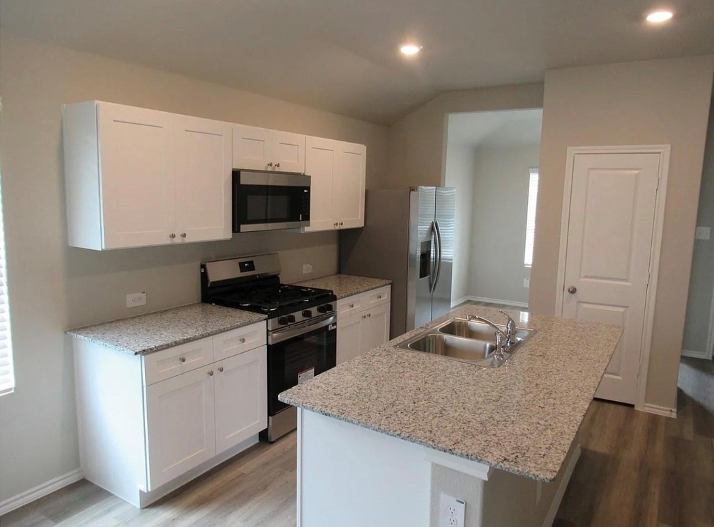 1612 Tin Roof Road - Photo 4