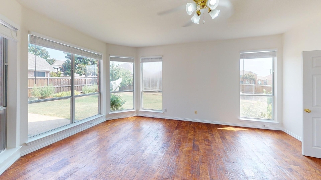 5624 Seneca Drive - Photo 4