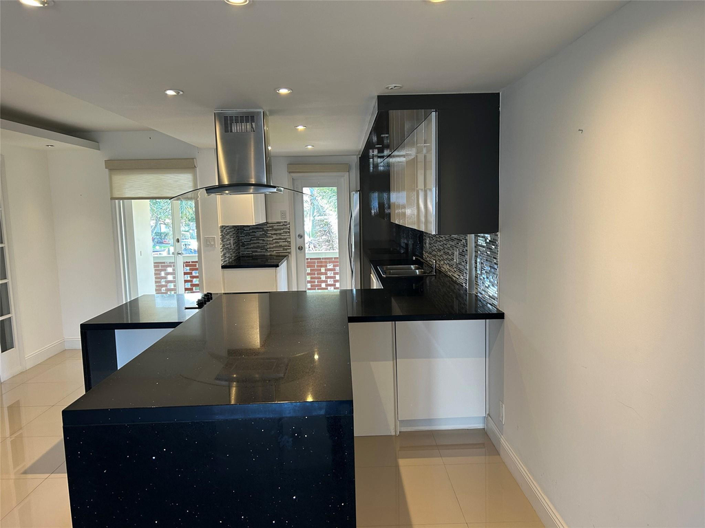 2800 Ne 14th Street Causeway - Photo 1