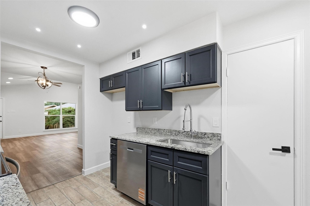 11410 Park Central Place - Photo 14