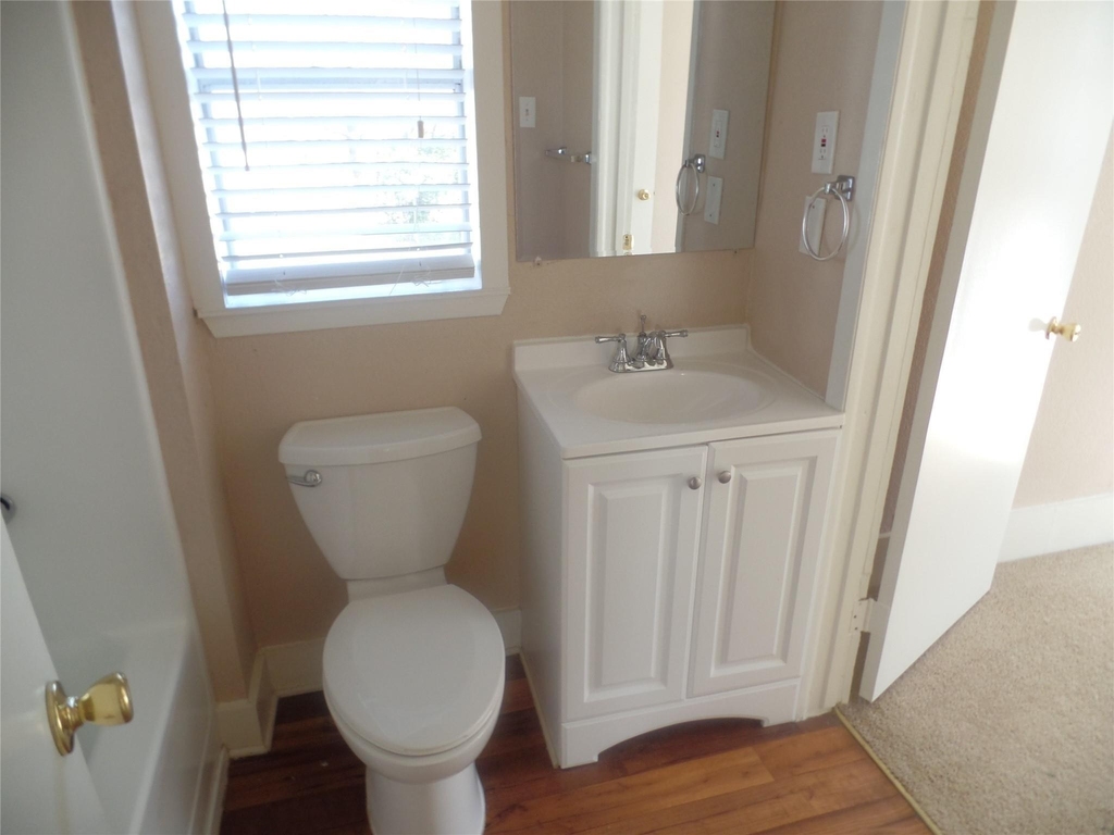 1608 Byrne Street - Photo 6
