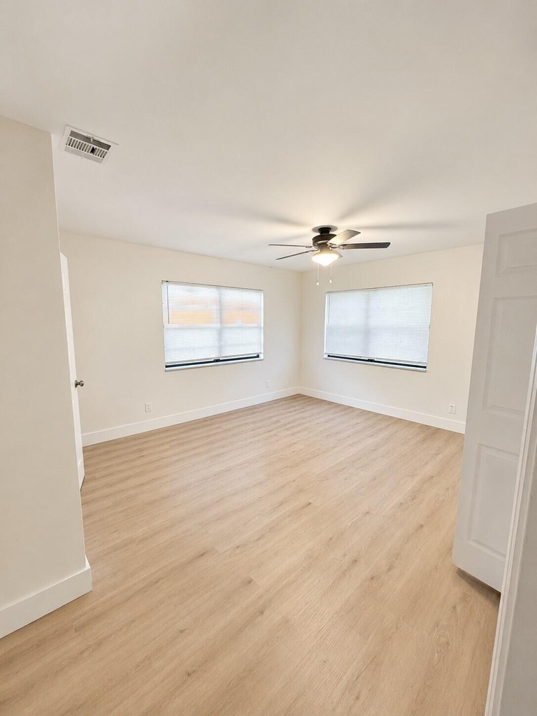 913 N 18th Street - Photo 10