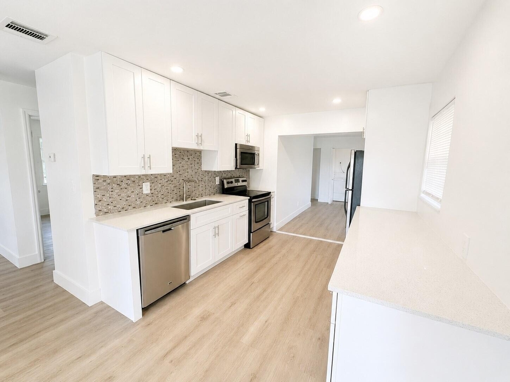 913 N 18th Street - Photo 1