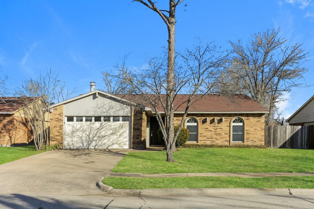 1206 California Trail - Photo 0