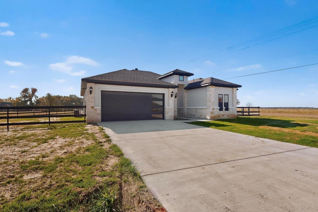 100 Diamond T Ranch Road - Photo 1