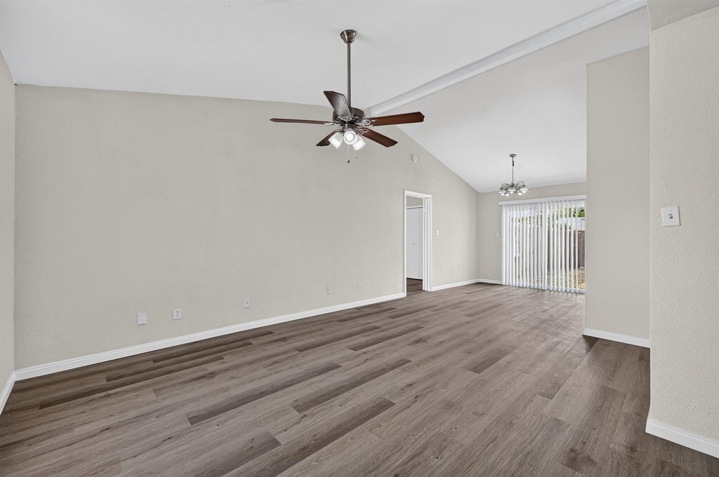 517 Willow Oak Street - Photo 2