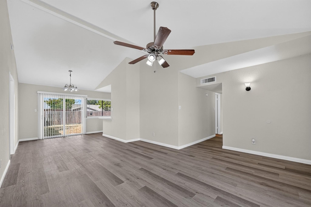 517 Willow Oak Street - Photo 3