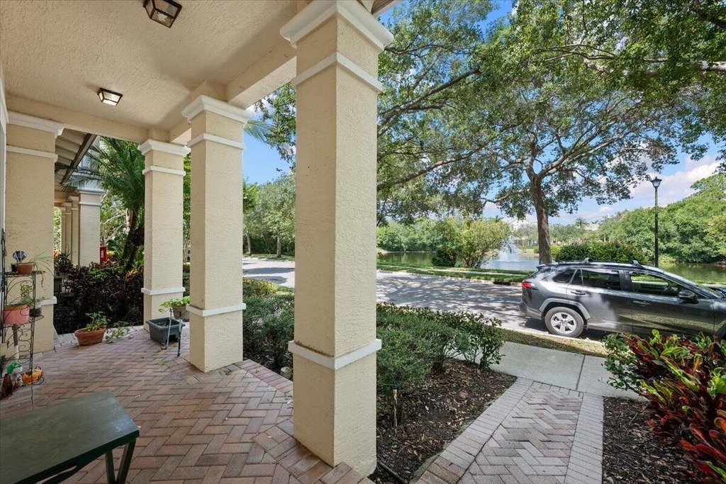 335 E Thatch Palm Circle - Photo 2