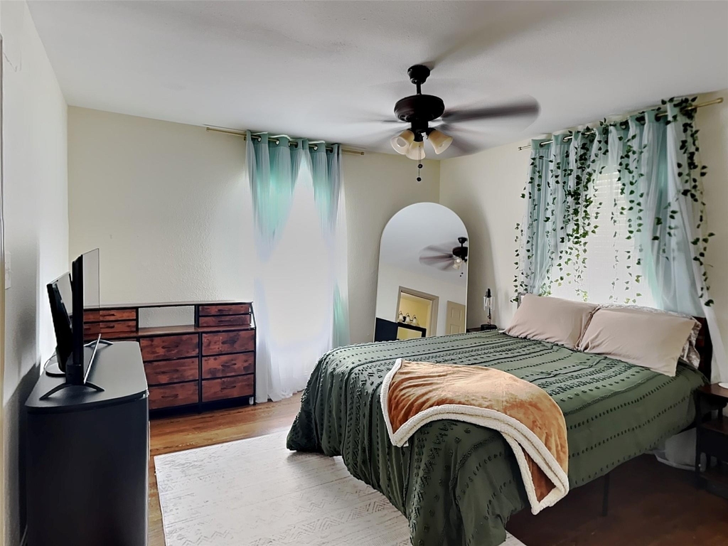 4705 Selkirk Drive - Photo 6