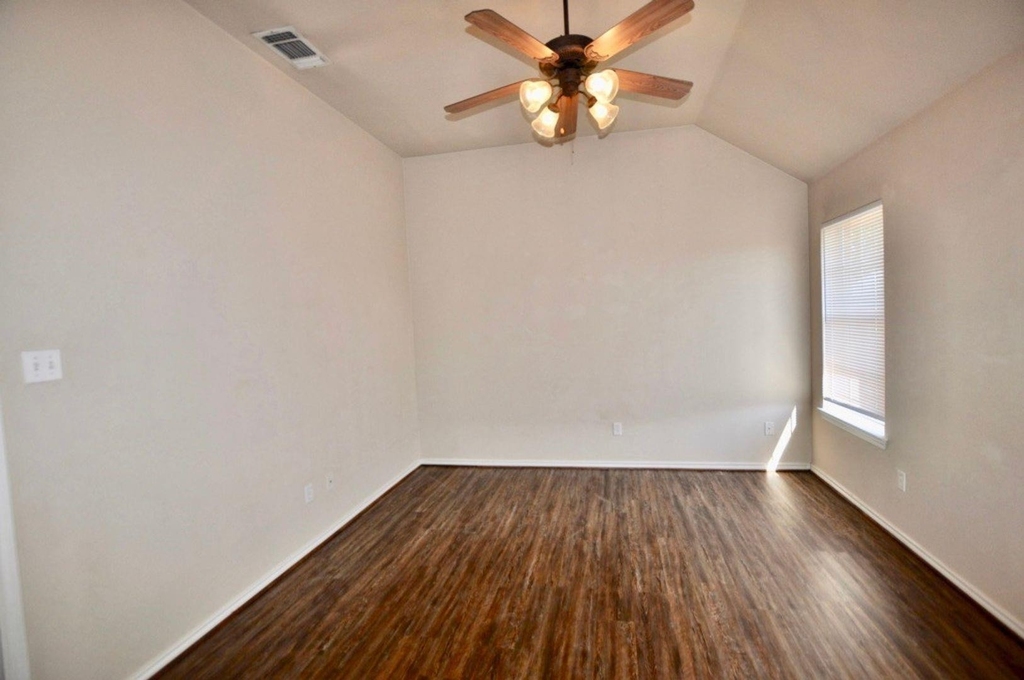 1838 Laura Street - Photo 4