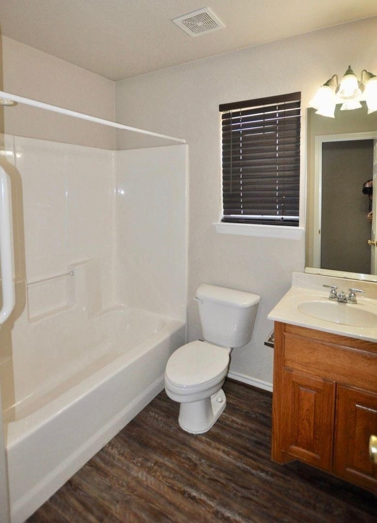 1838 Laura Street - Photo 8