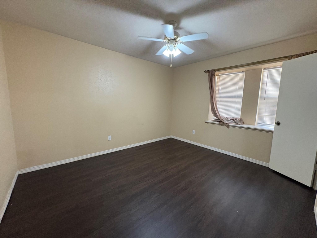 1025 Cloverdale Lane - Photo 10