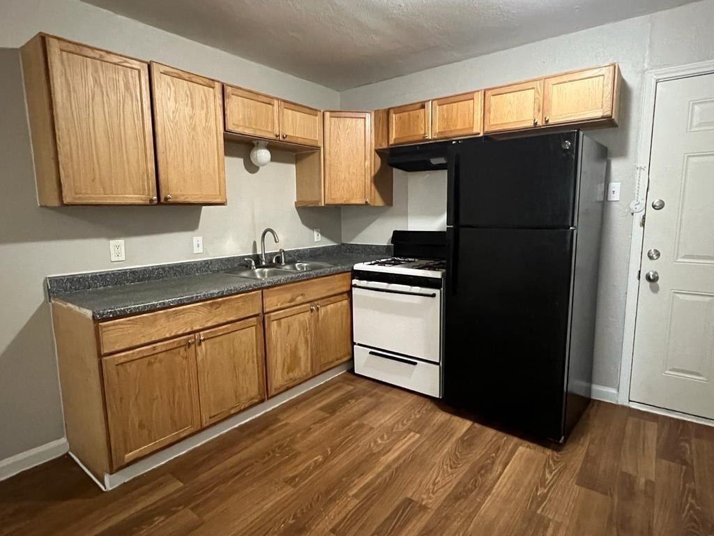 2429 Parkside - Photo 2