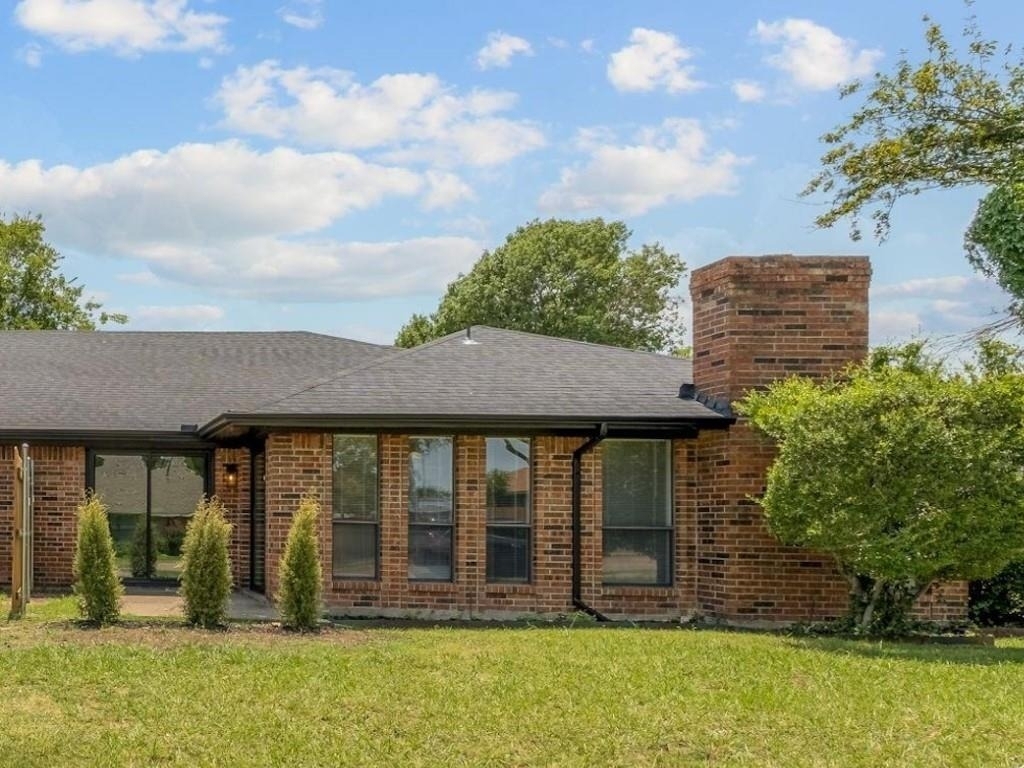 306 Bardfield Avenue - Photo 0