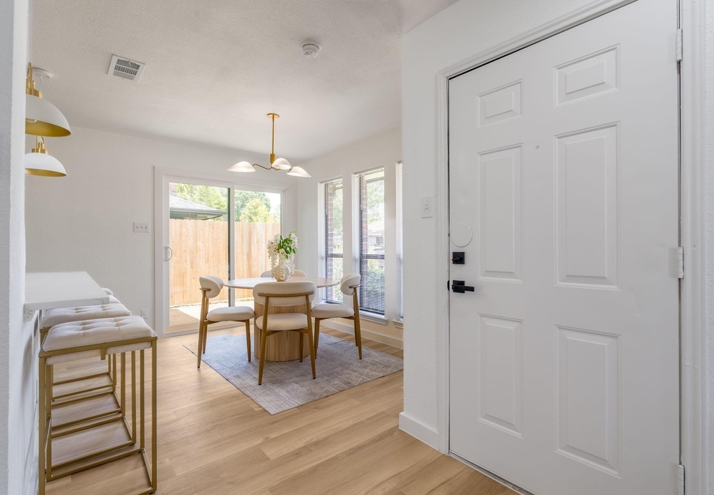 306 Bardfield Avenue - Photo 5