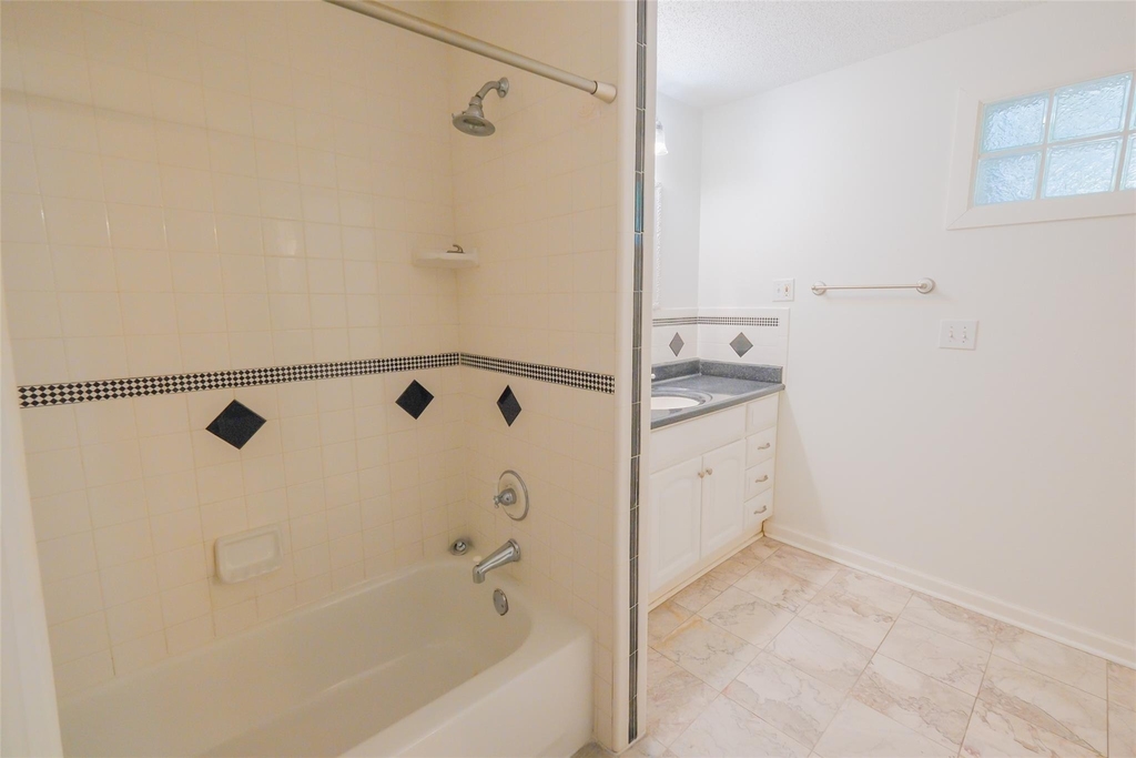 3900 Dexter Avenue - Photo 16