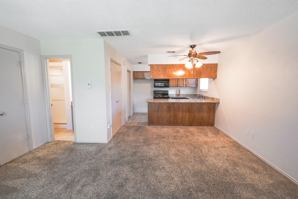 1909 Sutter Street - Photo 6