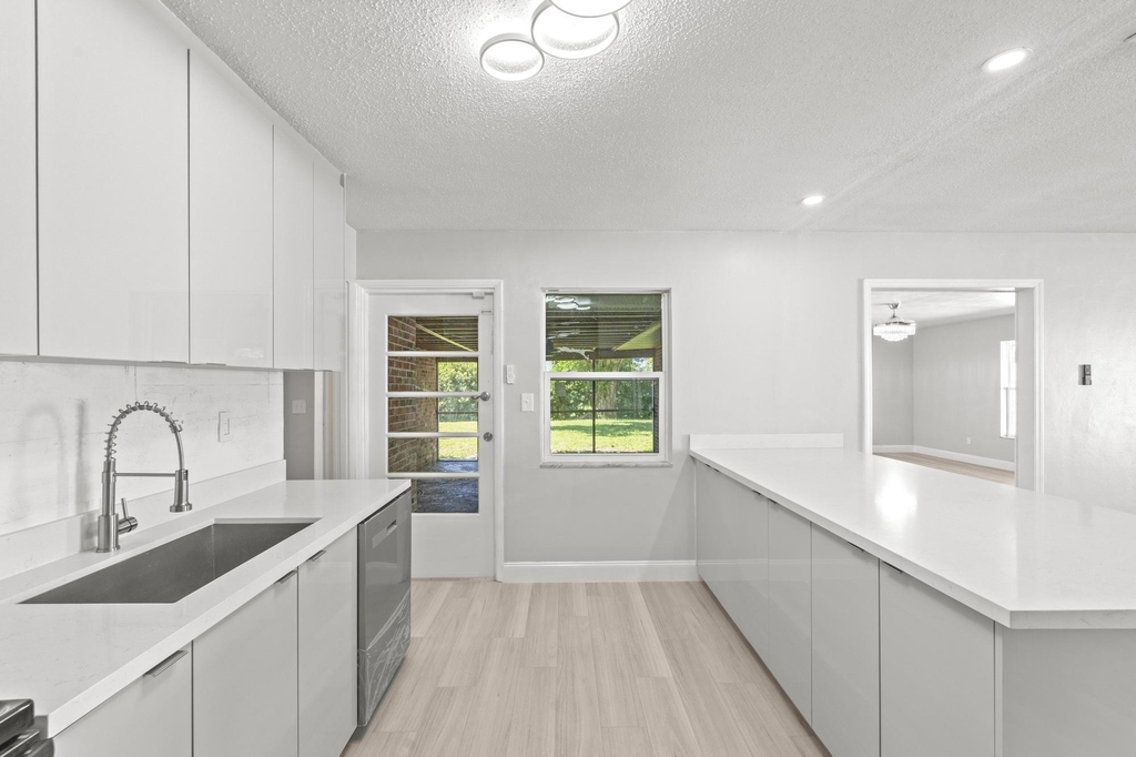 534 E Del Monte Avenue - Photo 17