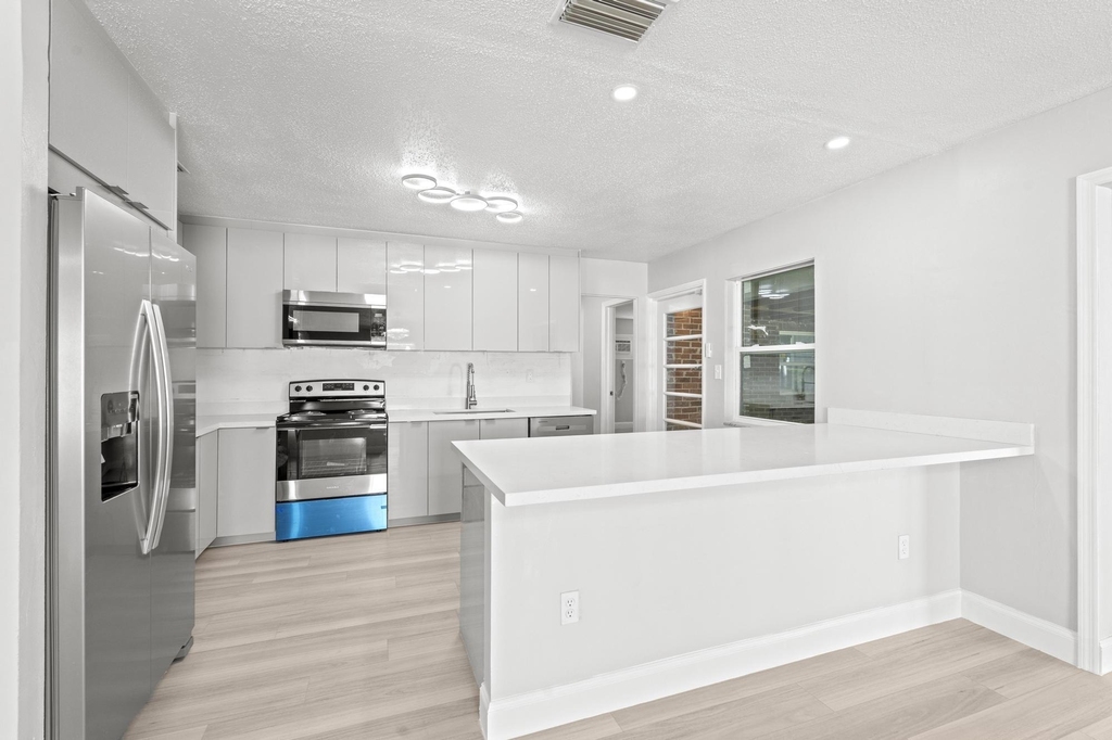 534 E Del Monte Avenue - Photo 21