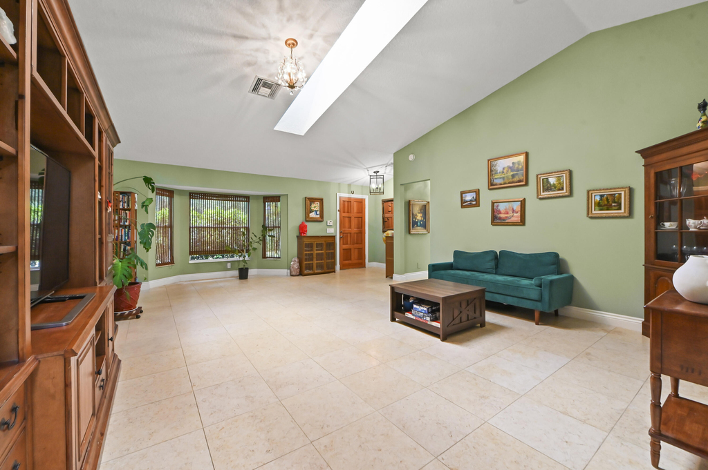 12369 157th Street N - Photo 4