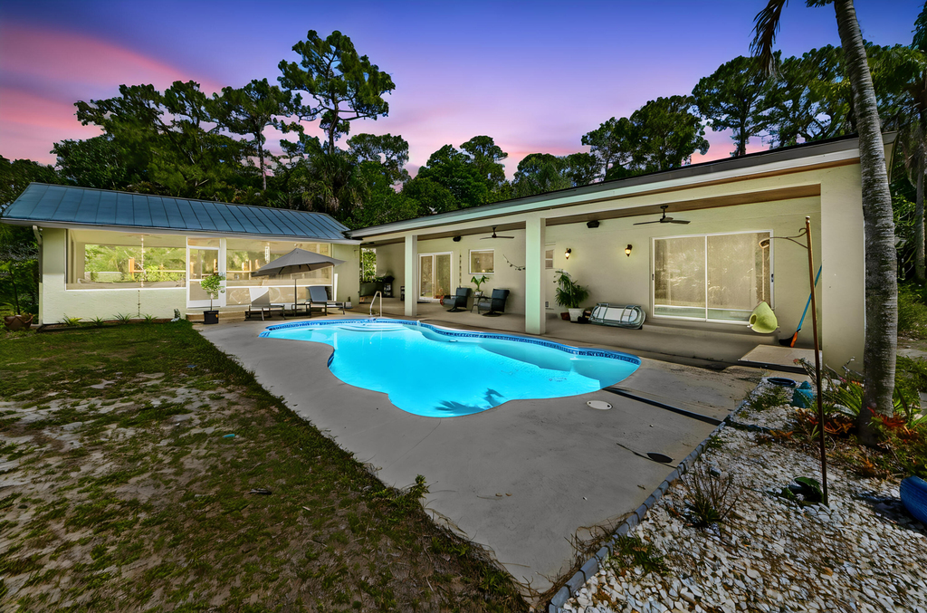 12369 157th Street N - Photo 2