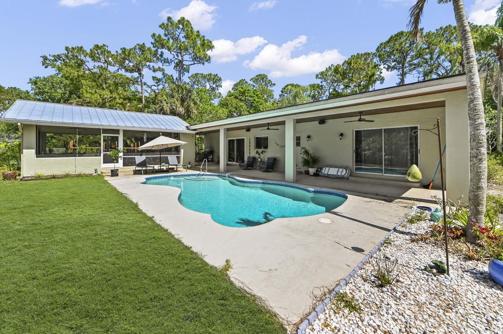 12369 157th Street N - Photo 3