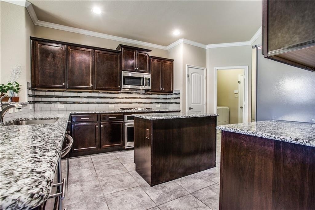 300 Rugby Lane - Photo 8