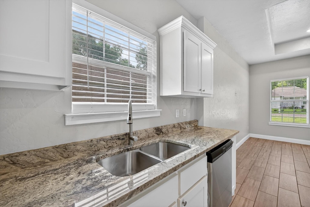 4404 Harris Street - Photo 5