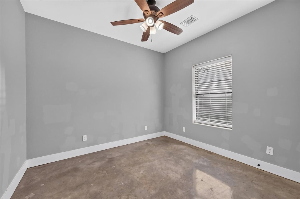 707 E Woodard Street - Photo 17