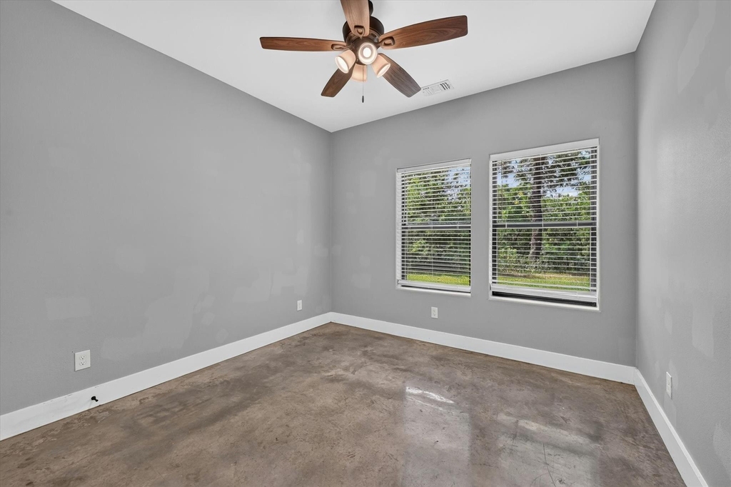 707 E Woodard Street - Photo 18