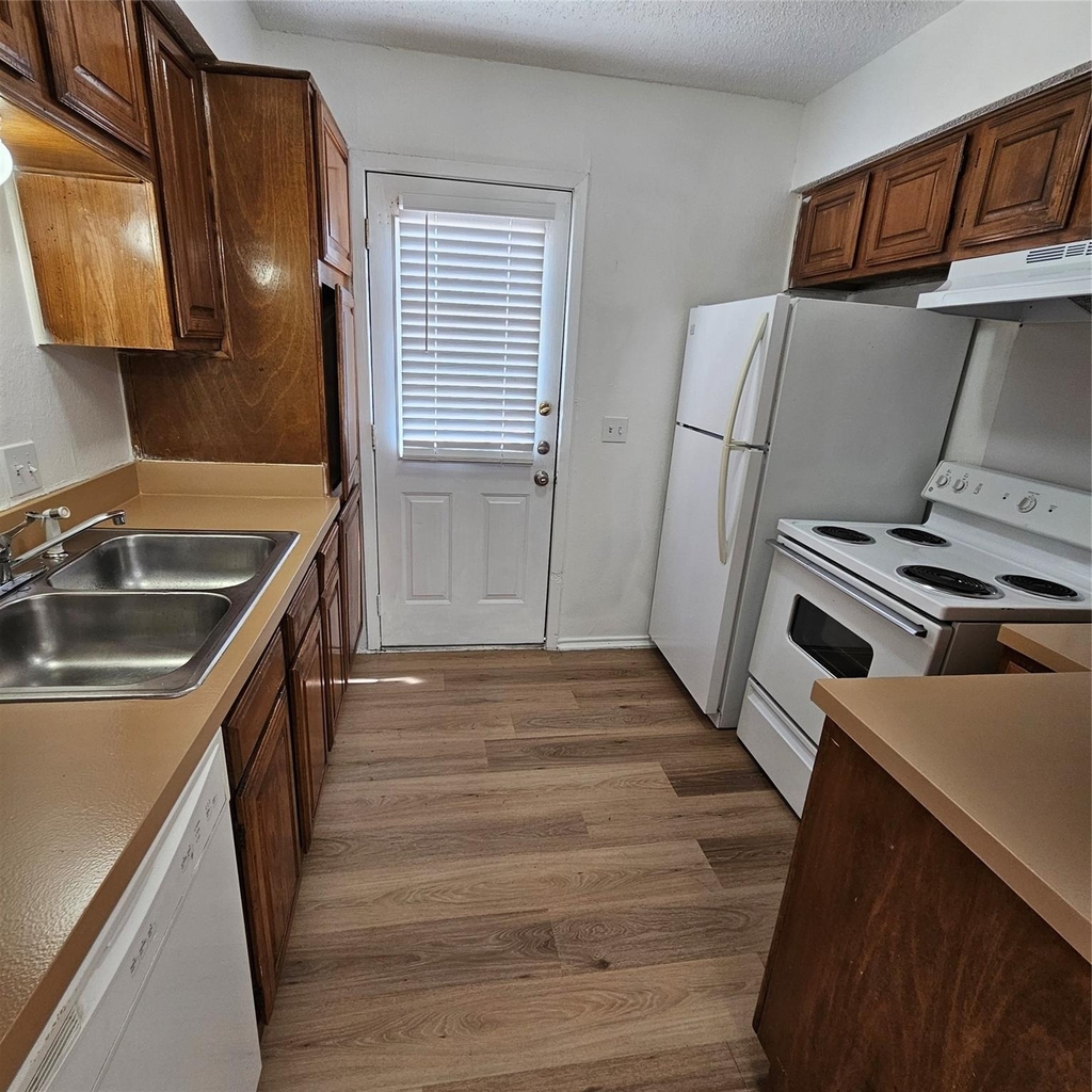 1400 Darr Street - Photo 2