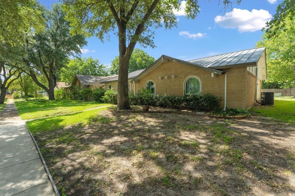 4222 Foliage Drive - Photo 2