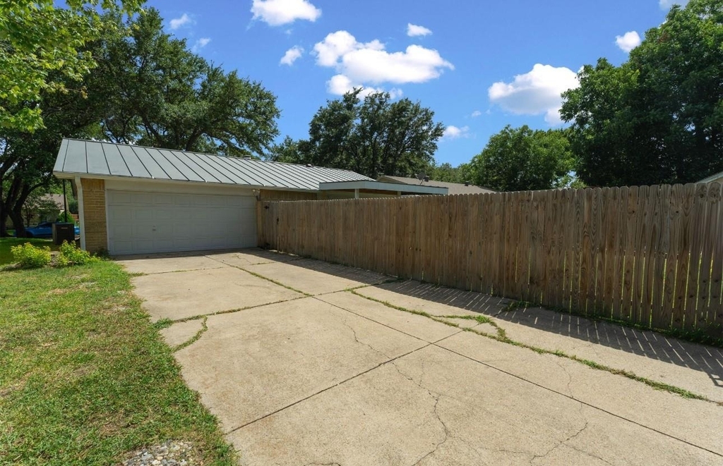 4222 Foliage Drive - Photo 3