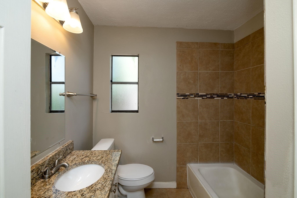 207 Hackberry Street - Photo 16