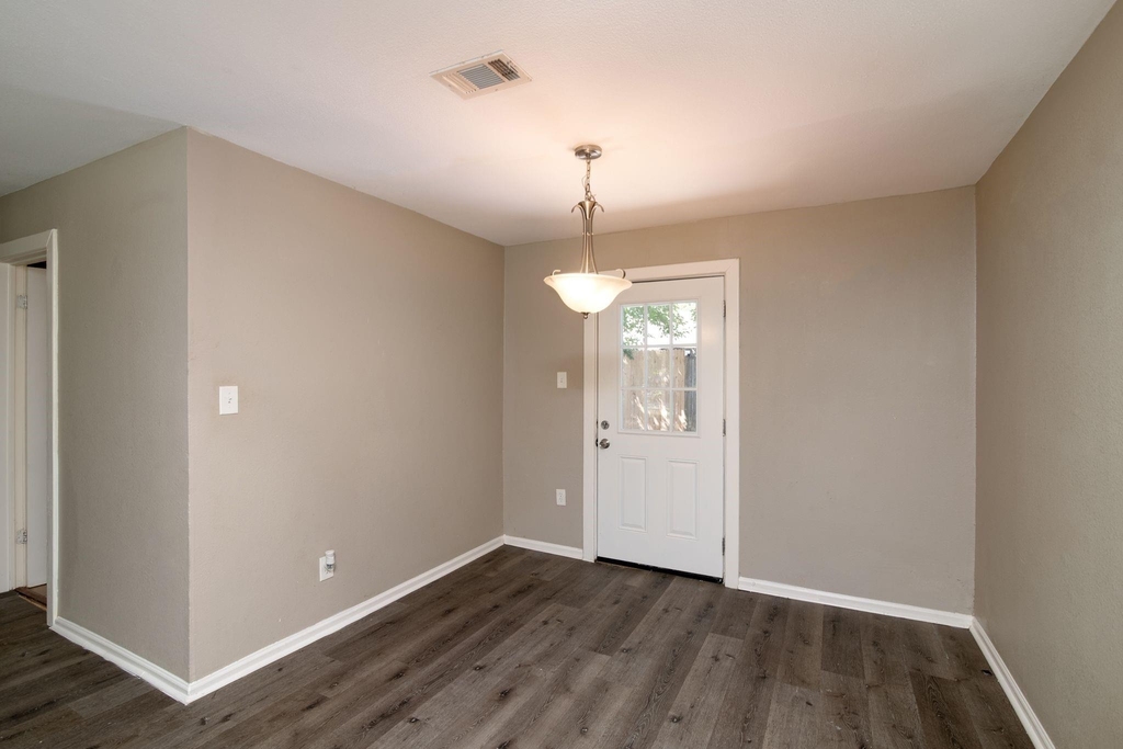 207 Hackberry Street - Photo 5