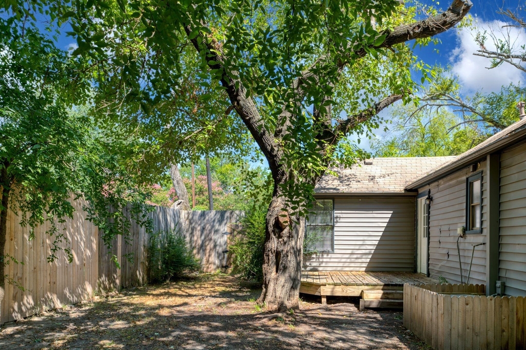 207 Hackberry Street - Photo 21