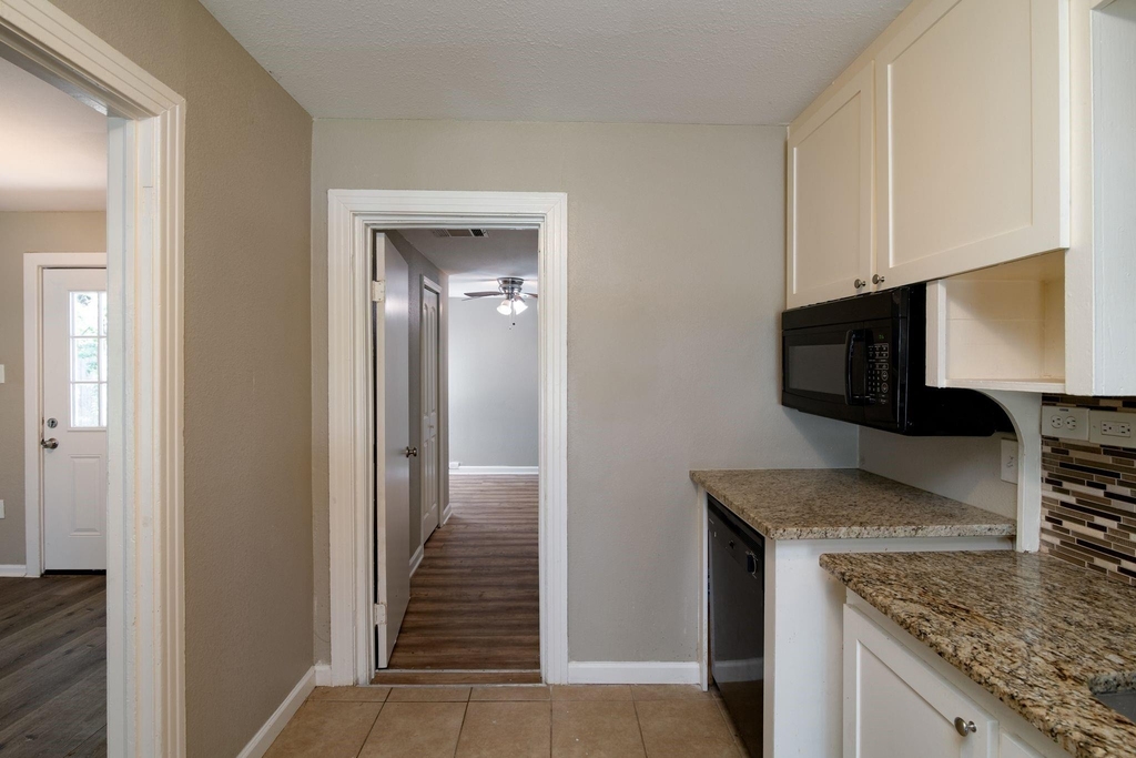 207 Hackberry Street - Photo 9