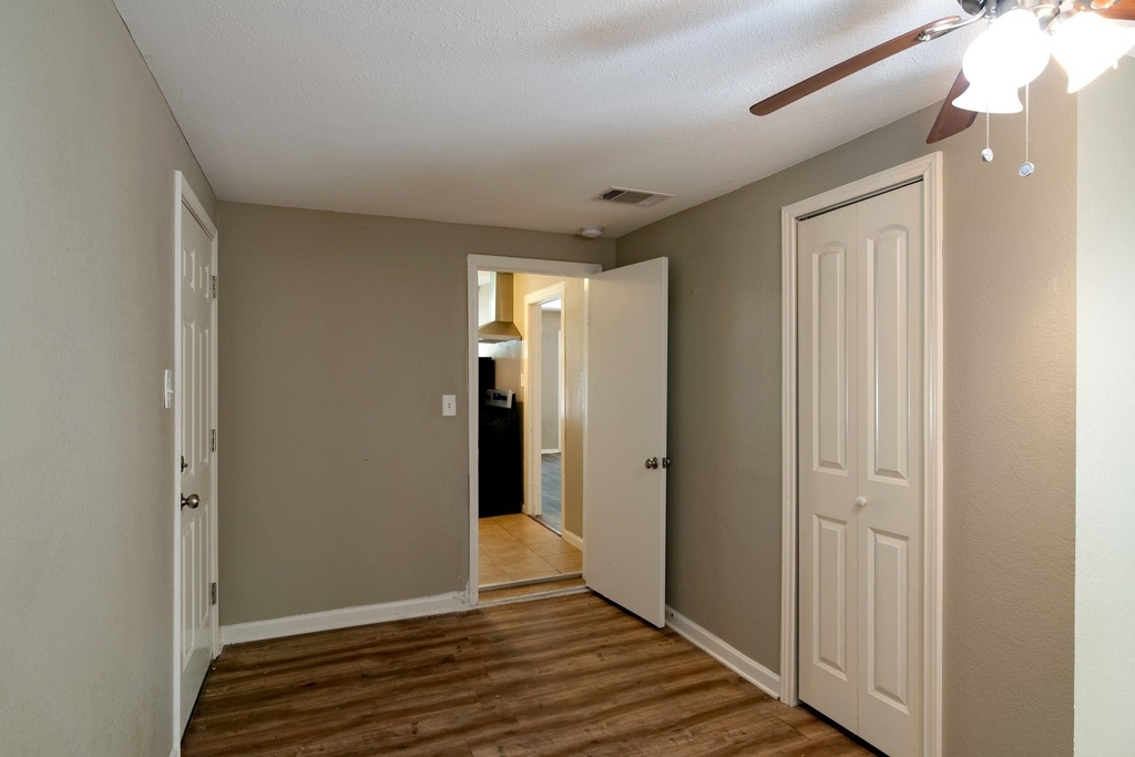 207 Hackberry Street - Photo 11