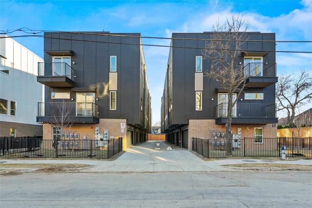 2101 N Prairie Avenue - Photo 0