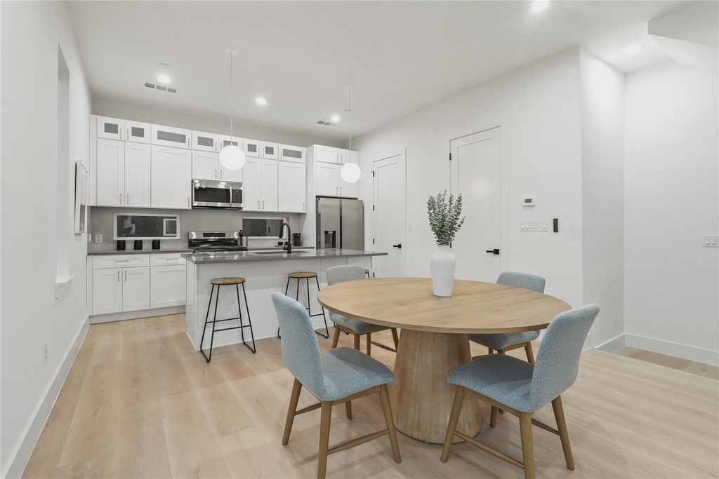 2031 N Prairie Avenue - Photo 7