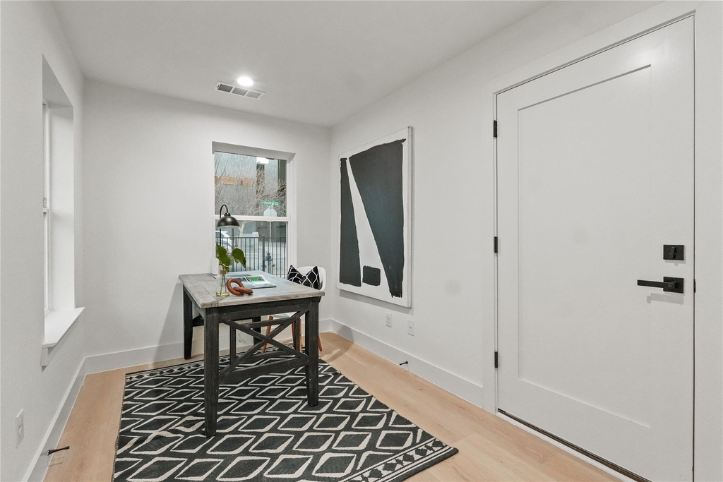 2031 N Prairie Avenue - Photo 5