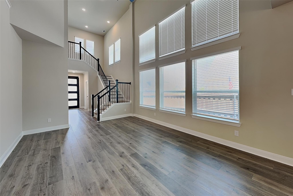 2013 Tolleson Drive - Photo 2