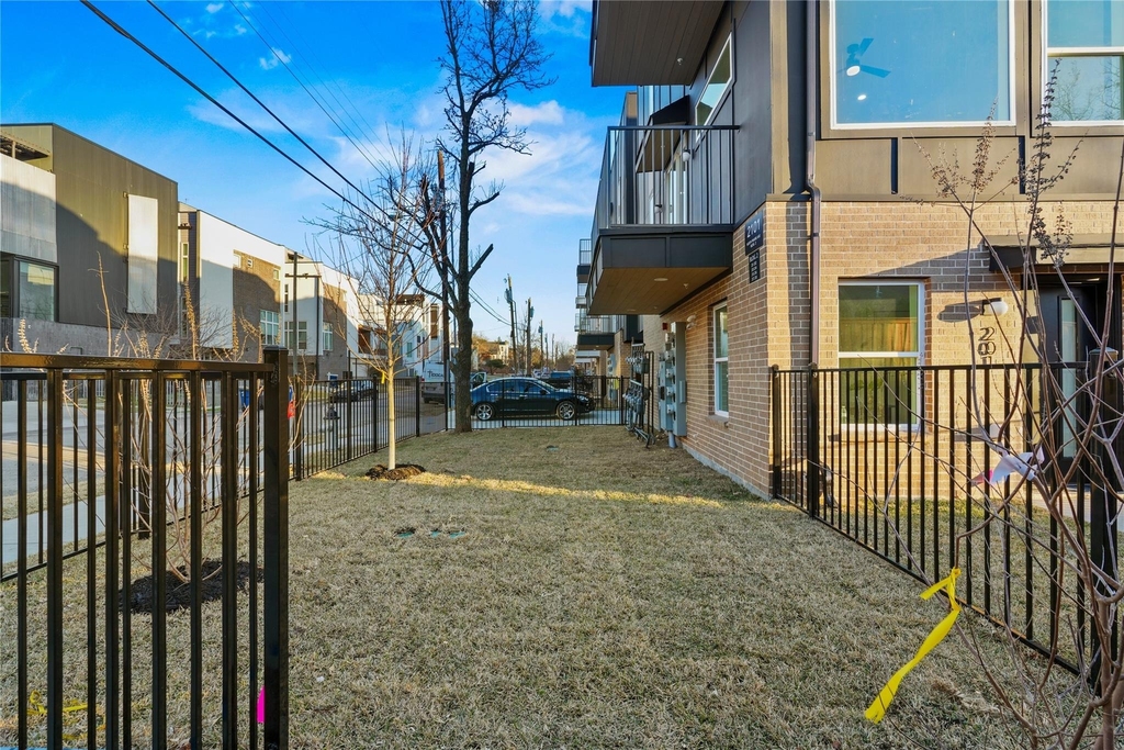 2031 N Prairie Avenue - Photo 3