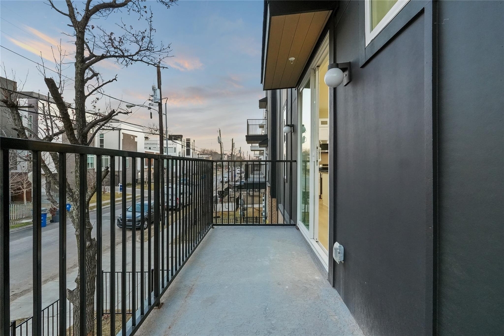 2031 N Prairie Avenue - Photo 12