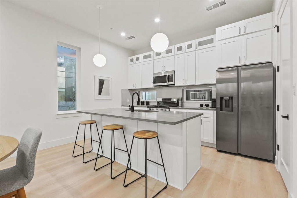 2031 N Prairie Avenue - Photo 9